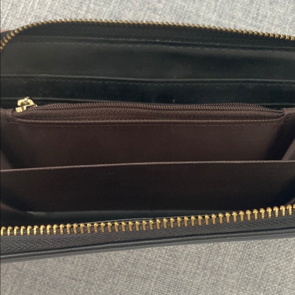 Elegant Women's Wallet in Black, Cream, and Tan - Picture 7 of 7